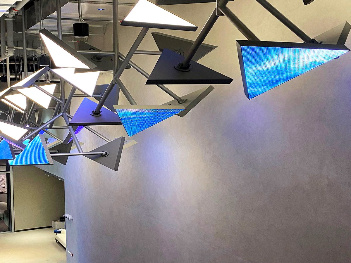 Address Sky View — la composizione dei triangoli luminosi