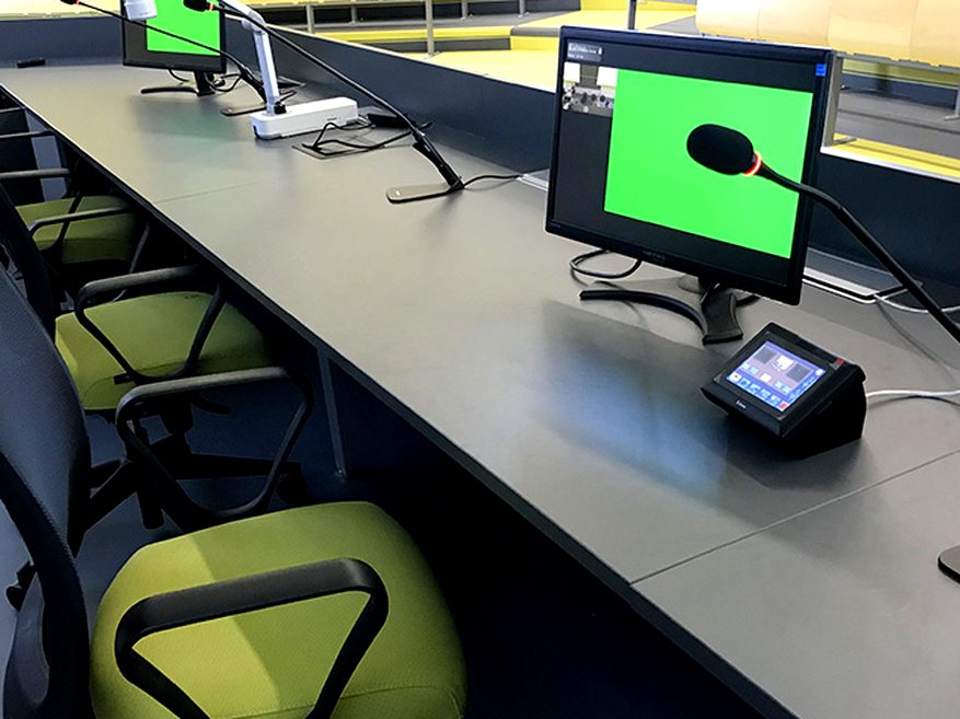 Un’aula con la videoproiezione in funzione
