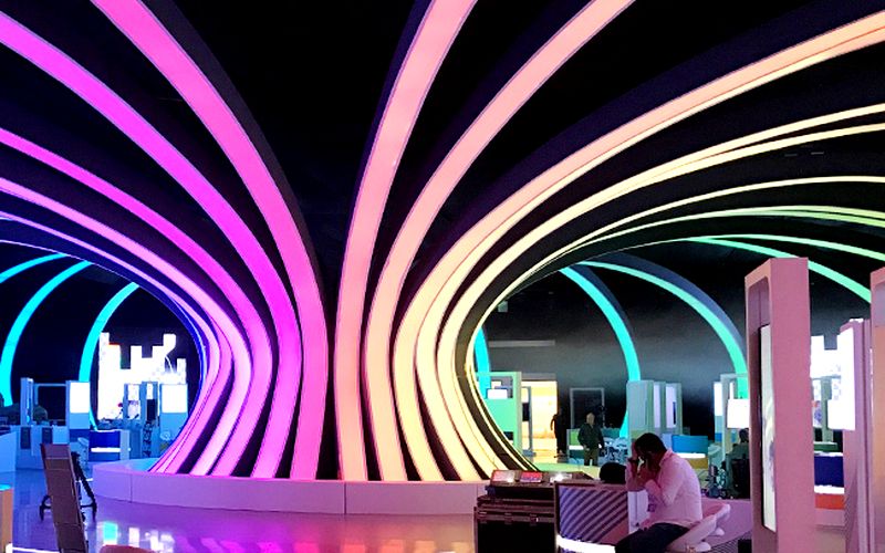 Illuminazione scenica e architetturale — un lavoro reale Armonica